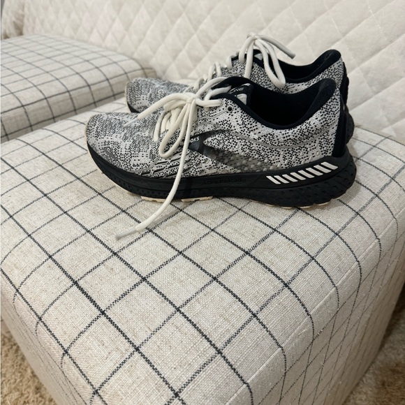 Brooks - Picture 2 of 3